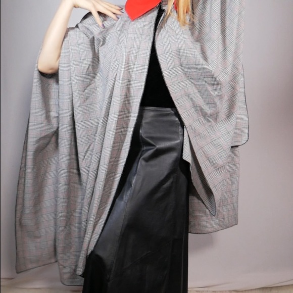 Linda Dano Cape Circa 1990s - Picture 10 of 11